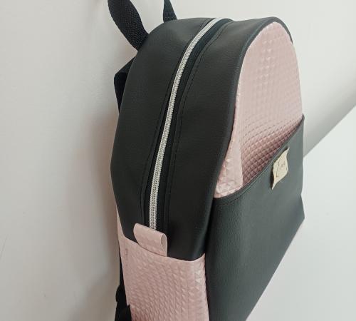 Kabelky Batohy Tasky 01